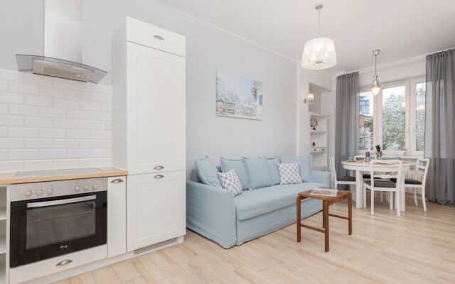Sky Blue Apartment Waszyngton by Renters