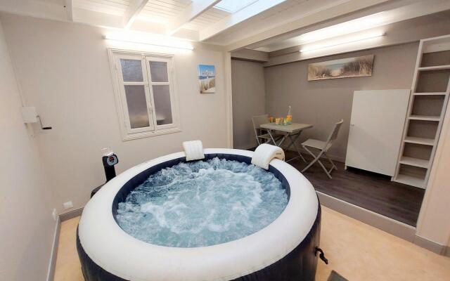 Jacuzzi, billiards and fireplace, semi-detached house, Sibiril