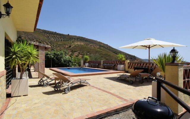 Luxurious Villa With Private Pool, Easily Accessible, in Spectacular Scenery