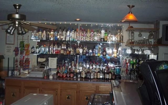 Hillcrest Hotel and Lounge