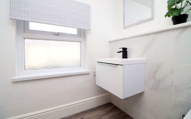 Western Way 2 by Tŷ SA in Newport