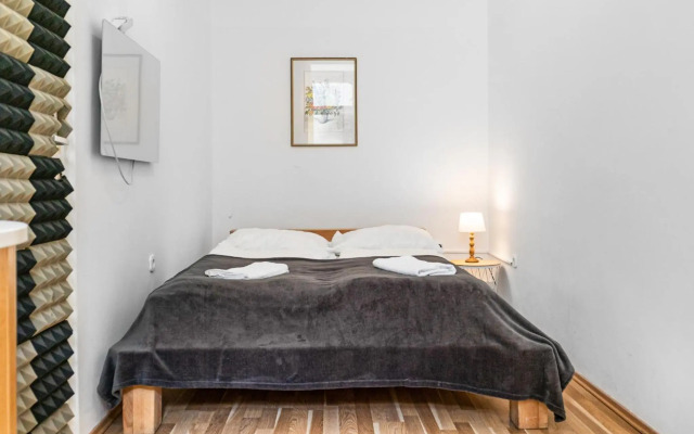 Budget Apartments Well connected to the Whole City