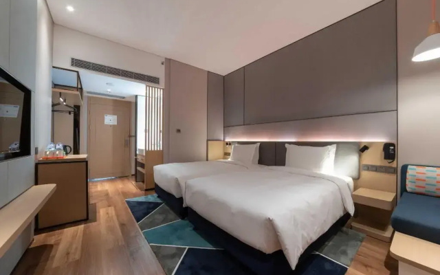 Holiday Inn Express Shenzhen Longhua by IHG