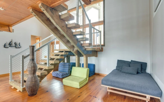 Oceanfront Home w/ Beach Access in Galveston