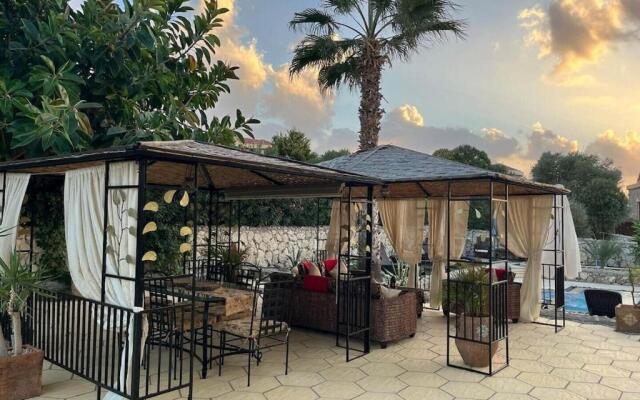 4 Bedroom (Sleeps 8) Villa in Esentepe