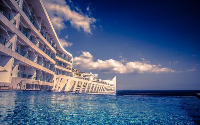 Sesimbra Oceanfront Hotel