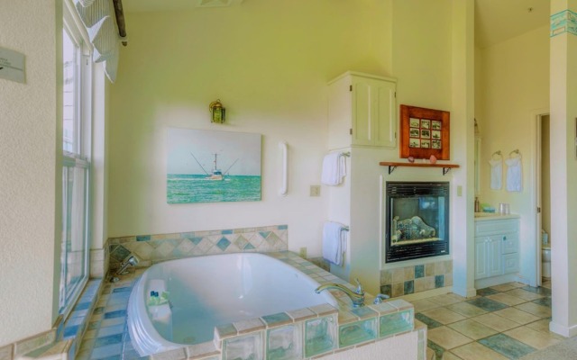 Captain's Inn at Moss Landing