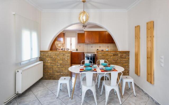 Modern 2 bed Apartment in Downtown of Fira