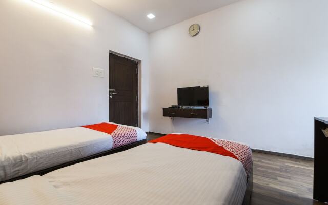 Oyo 16633 Green City Club House