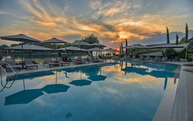 Prima Vista Beachfront Boutique Hotel