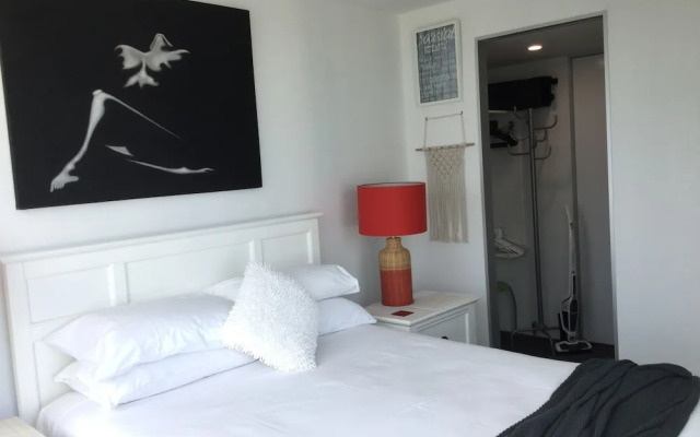 Upmarket Apartment at Beach