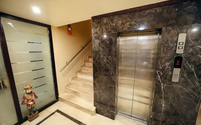 Fabhotel Gold Leaf I