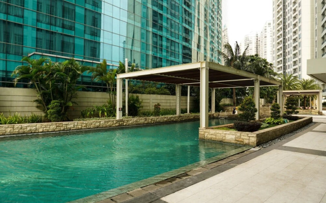 Modern 1BR Apartment at Central Park Residence By Travelio