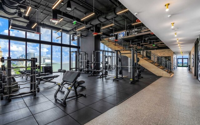 Bayside Studio Overlooking the city