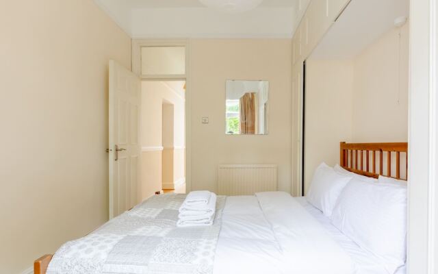 Roomy 3BD by Hampstead Heath!