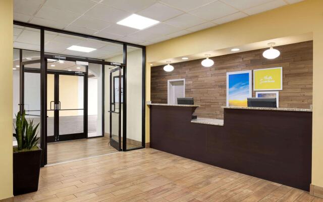 Hotel Bo, Days Inn by Wyndham Chattanooga Downtown