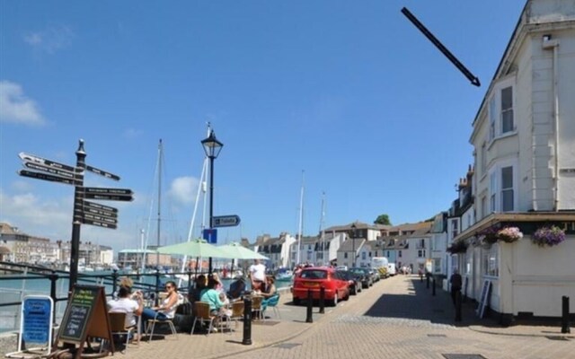 Artists Harbour View 2