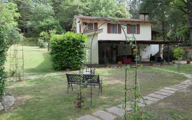 Scappo In Umbria, La Escondida