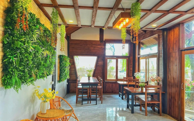 Inthawa Resort (Feuang, Laos)