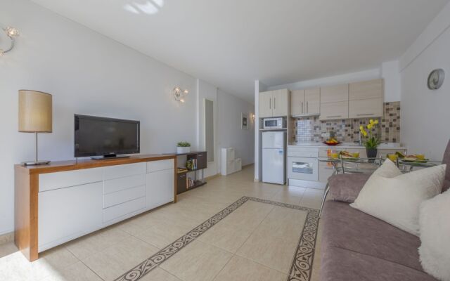 307 Bright Apartment, Sea View, WiFi, Air Conditioning