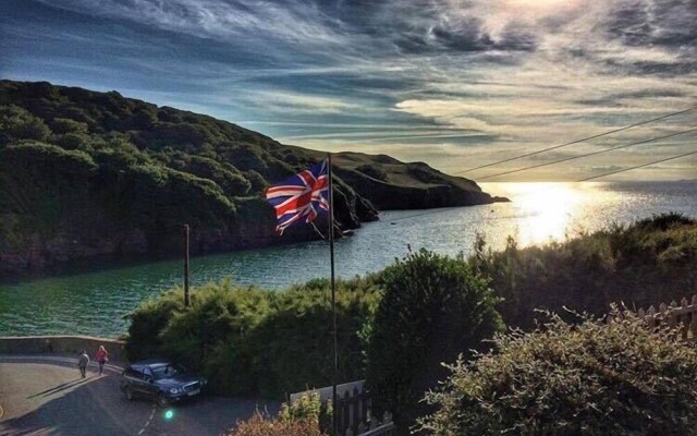 The Sun Bay Hotel & Restaurant