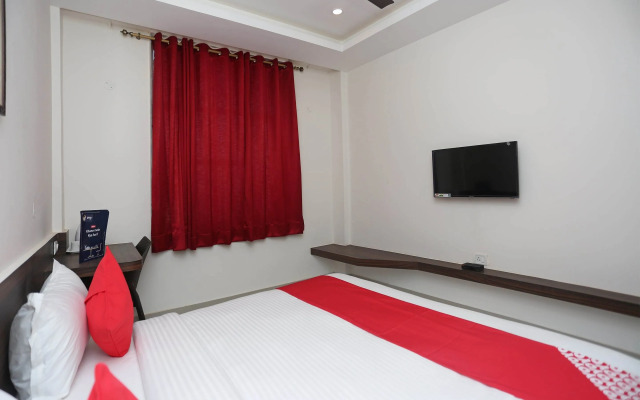 OYO Flagship 18533 Tulip Inn