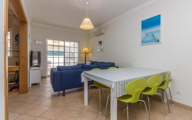 4 bedroom villa wi-fi and shared pool by ALGARVEMANTA