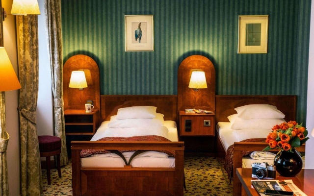 Classic Biedermeier Twin room (twin beds)