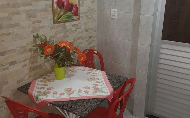 Flat na Praia de Itapuã no Térreo com AR-Condicionado - SEM TAXAS