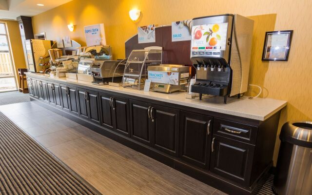 Holiday Inn Express & Suites Thunder Bay by IHG