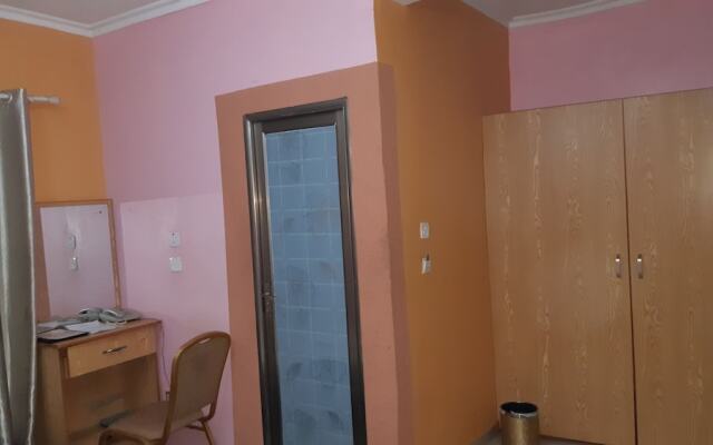 Glorious Hotel & Suites