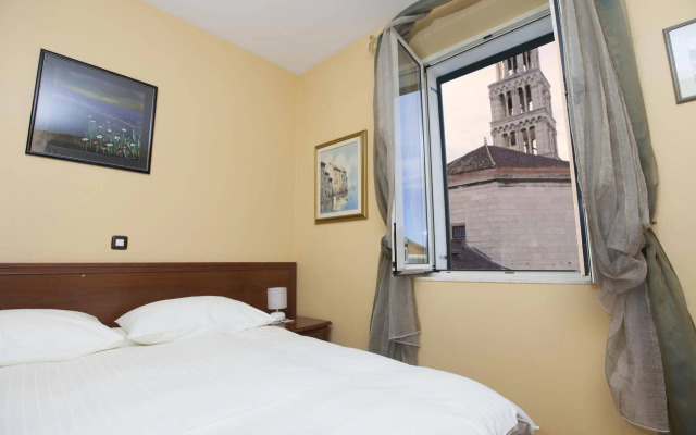 Hotel Peristil