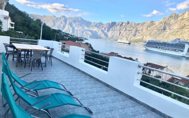 House with big terrace and beautiful sea view