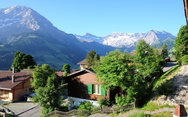 Carefully Furnished Holiday Residence In A Typical Berner Oberland House