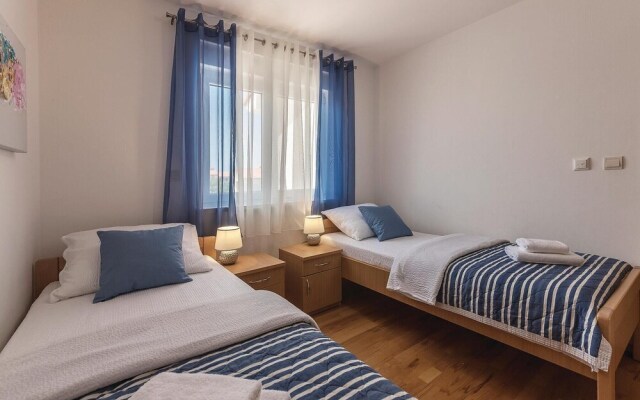 Nice Home in Valbandon With Wifi and 3 Bedrooms