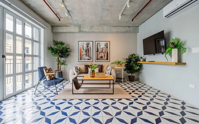 w Picturesque 2BR in Plaza Herrera