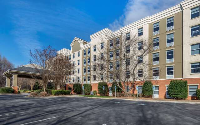 Comfort Suites near Birkdale Village- Huntersville