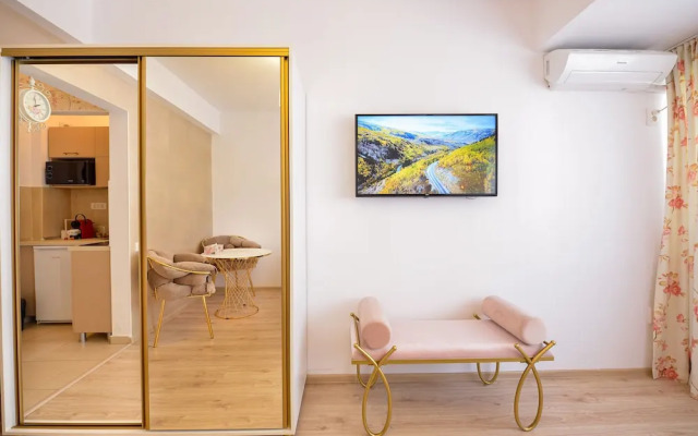 Tres Chic Studio - Victoria Avenue