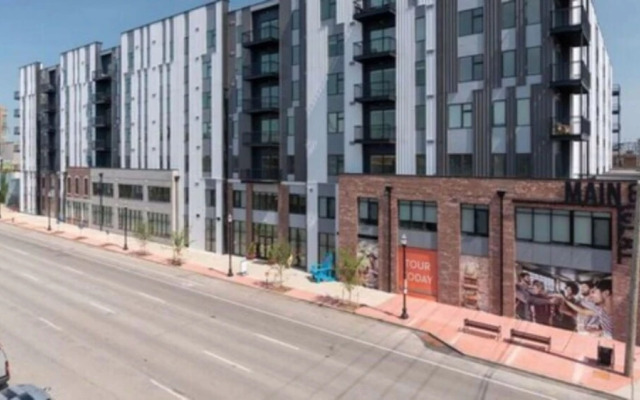 FRONTDESK Main & Clay Apts Butcḣertown Louisville