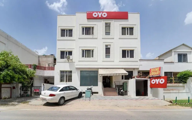 Oyo Flagship 28716 Panchasheel Enclave