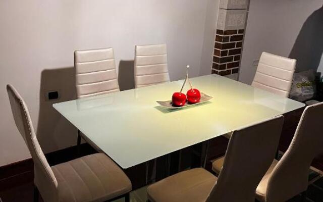 Hermoso apartamento con terraza vía TERMALES