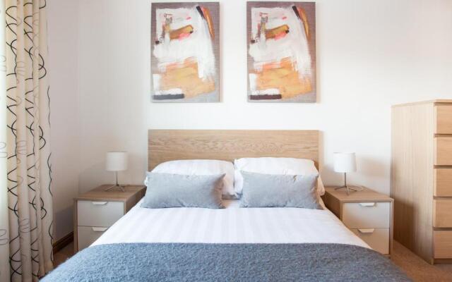 Executive Riverside 3 Bed Apartment