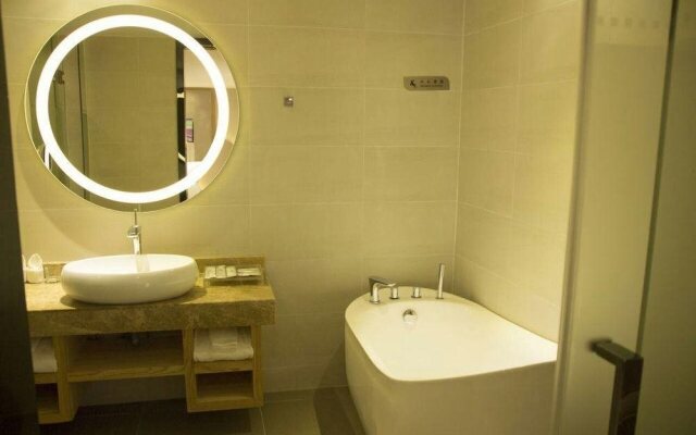 Lavande Hotel (Guangzhou South High-Speed Railway Station Shibi Metro Station)