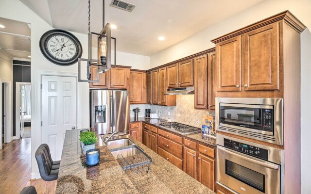 Pet-friendly Houston Home - 3 Mi to NRG Stadium!