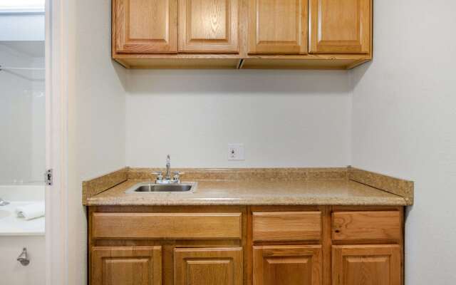 Rodeway Inn Auburn Hills - Detroit