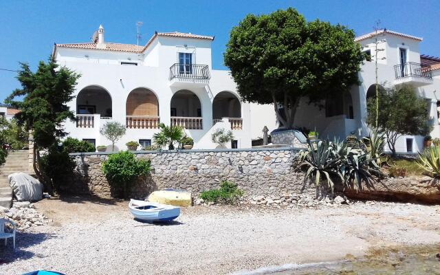 Beachfront Spetses Spectacular Fully Equipped Traditional Villa Families,groups