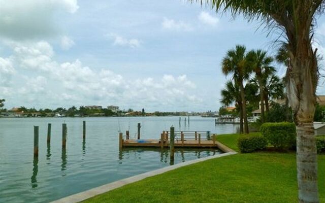 Palms of Treasure Island