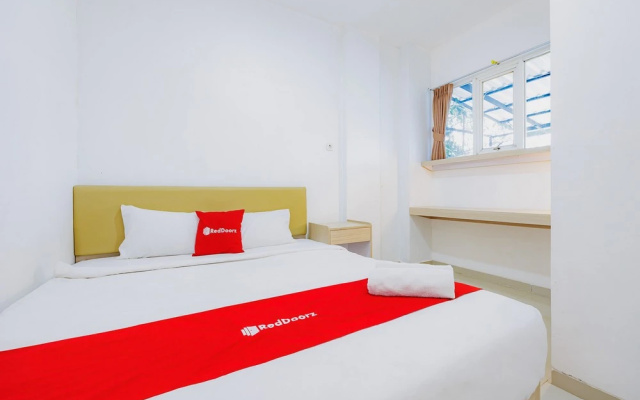 RedDoorz @ Bellina Inn Near RS Panti Wilasa Semarang – Guest Rooms – Semarang