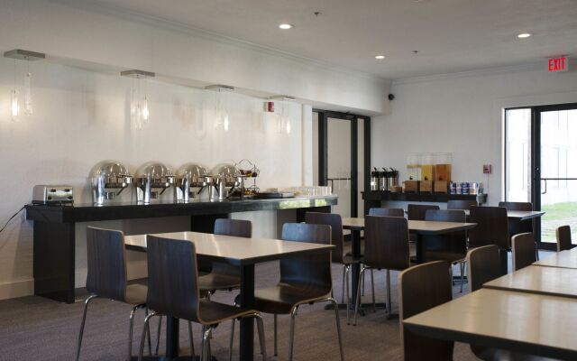 West Wing Hotel, an Ascend Hotel Collection Member