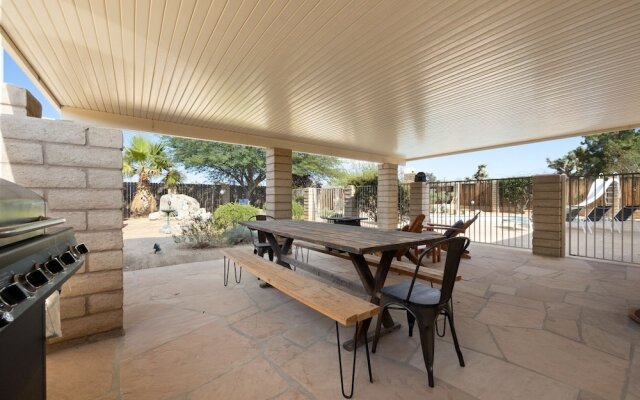 Roadrunner Inn - Pool, Hot Tub, Bbq And Fire Pit! 2 Bedroom Home by RedAwning